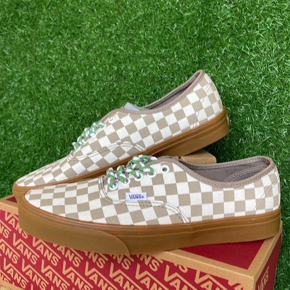 Vans WMNS Authentic
Checkerboard Moon Rock
VN0009PVCH8
Sneakers - Picture 5 of 16